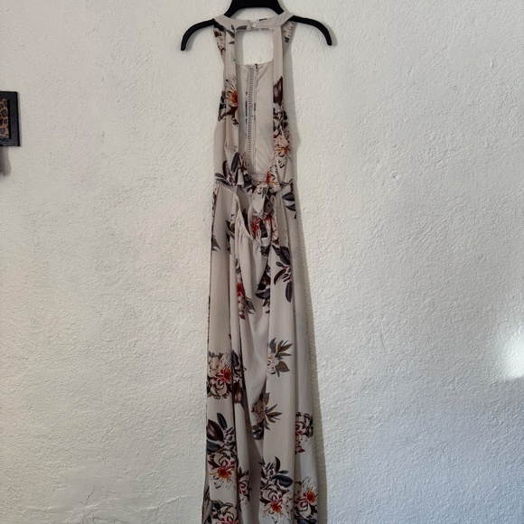 Cute Casual Beach Dress with Slit - Picture 2 of 2